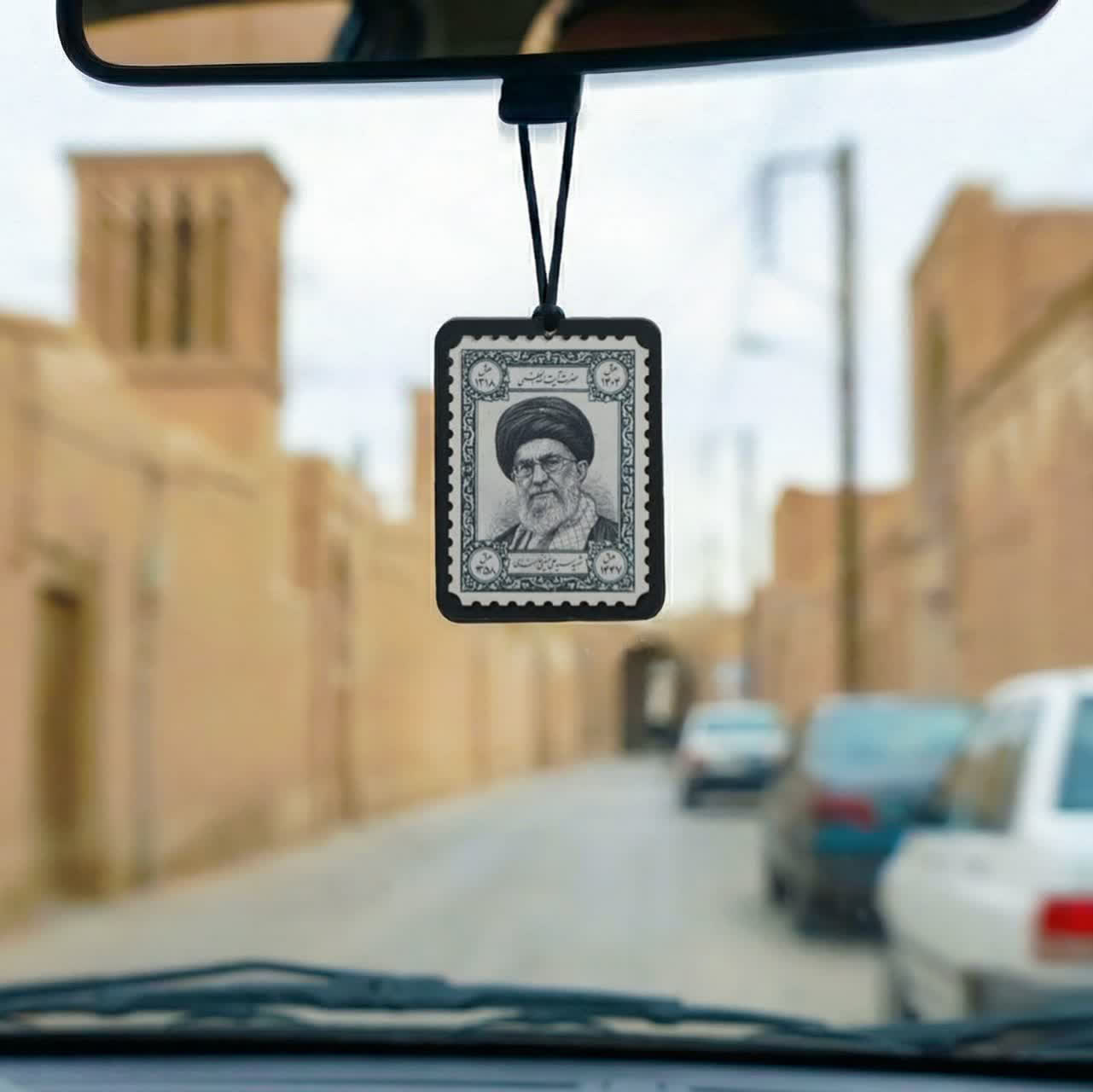 آویز خودرویی طرح تمبر رهبر شهید